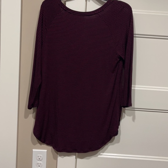 Ana Sz Med 3/4 Sleeve Top. Excellent Condition. Curved bottom hem Navy/deep Red - Picture 2 of 5